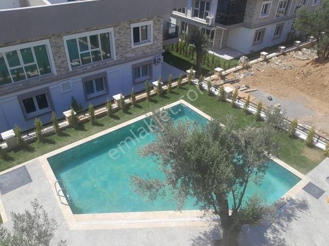 Foçada Site İçinde 2+1 Bahçeli Kiralık Sıfır Daire