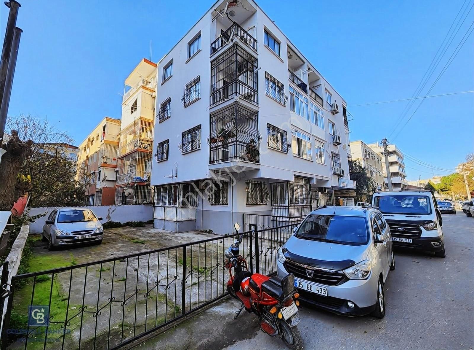 Karabağlar Bahçelievler De Satılık 2+1 Daire