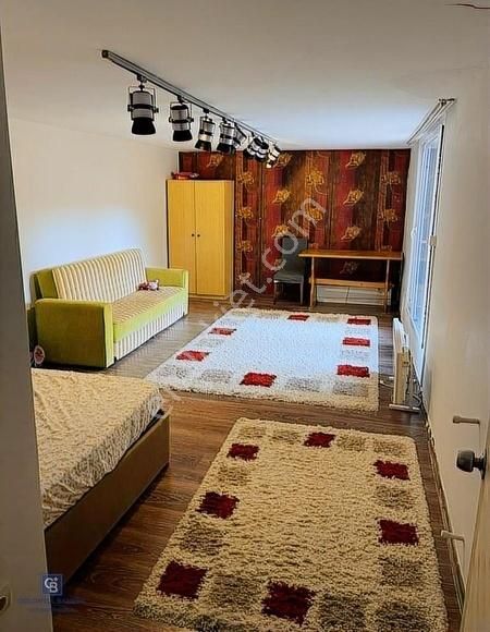 Çeşme Merkez De Satılık 3+1 Eşyalı Bahçeli Ters Dubleks Daire