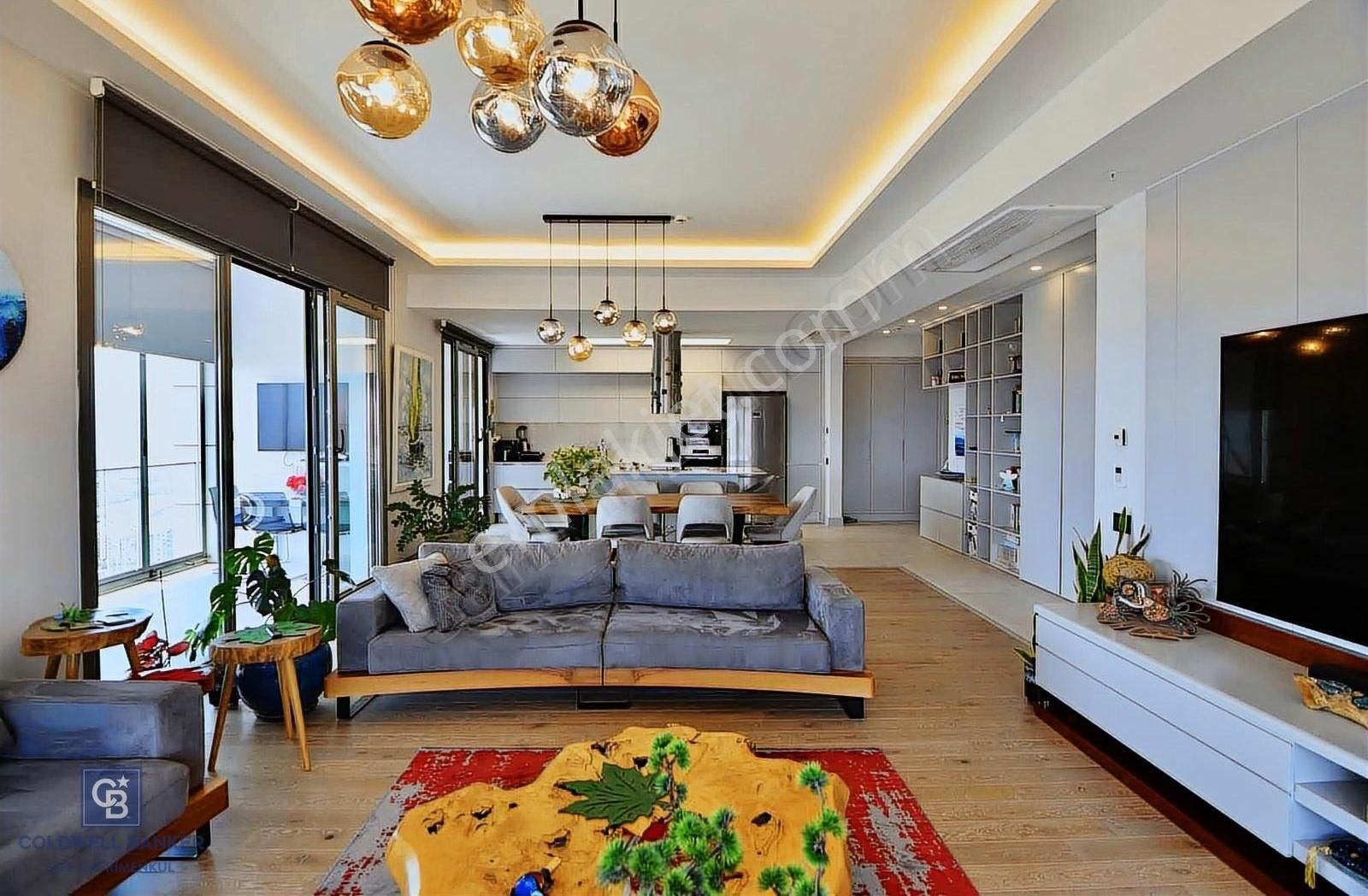 Karşıyaka Varyant Plus'ta Deniz Manzaralı 19. Kat Büyük Tip 3+1 - Görsel 3