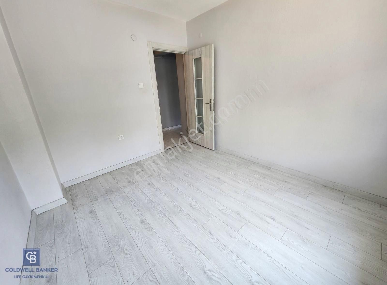 Karabağlar Vatan Mahallesin De Full Tadilatlı Satılık 3+1 Daire