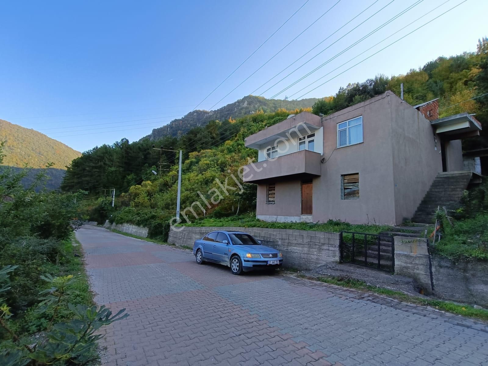 Cide Rüzgar Emlak Güvencesi İle Satılık Müstakil Ev Ve Arsası