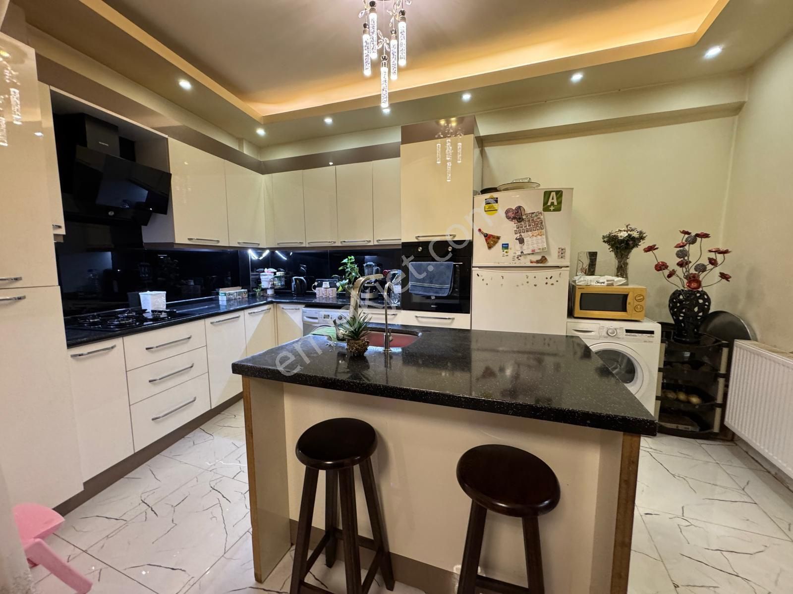 Rekoor Emlak'tan Modern Pazarı Yakını 4+1 Eşyalı Satılık Daire