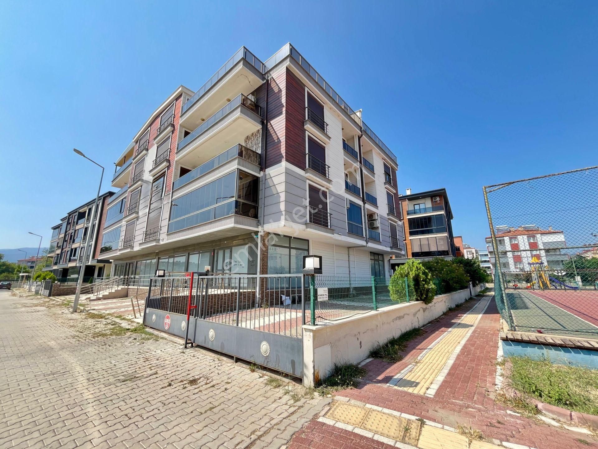 Akçay Sezgin Emlaktan Geniş Kullanım Arakat Asansörlü Satılık 3+1 Daire