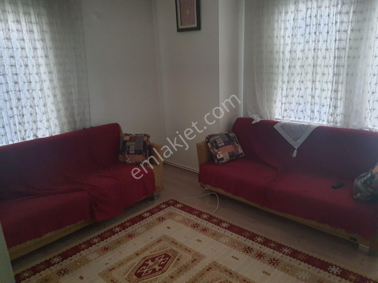 İstiklal Mahallesinde Tren İstasyonu Üstü Eşyalı Kiralık Daire