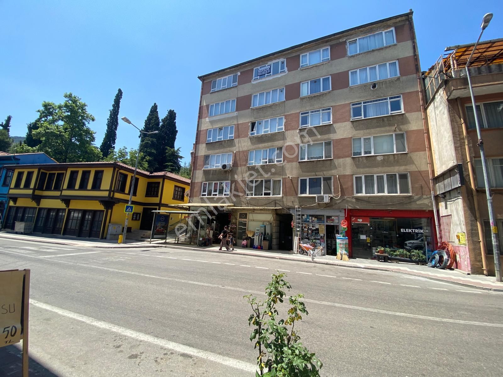 Muradiye’de Ana Cadde Üzeri Satılık Masrafsız Daire
