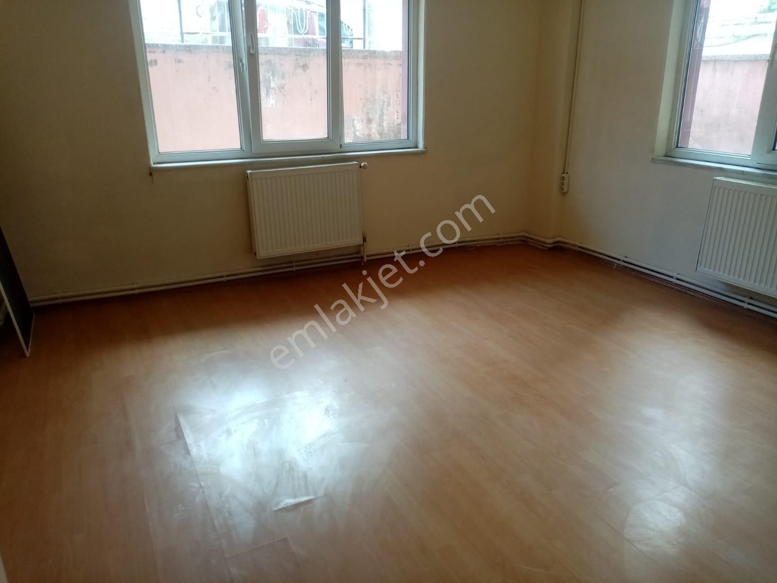 Balıkesir Ail Hikmet Paşa Mah.de Demirdağ Emlak Tan Satılık 3+1 Bahçe Kat Daire.