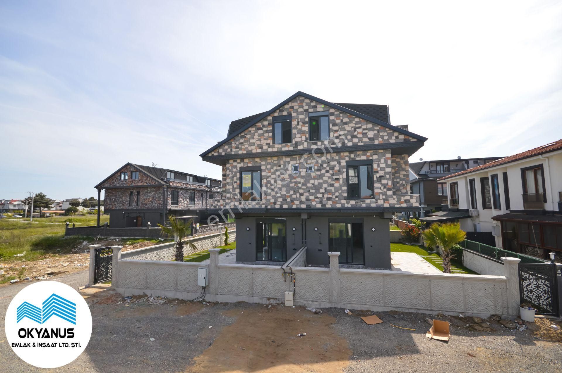 Kocaali Plajda Köşe Konumda Göz Kamaştıran Şık Villa!