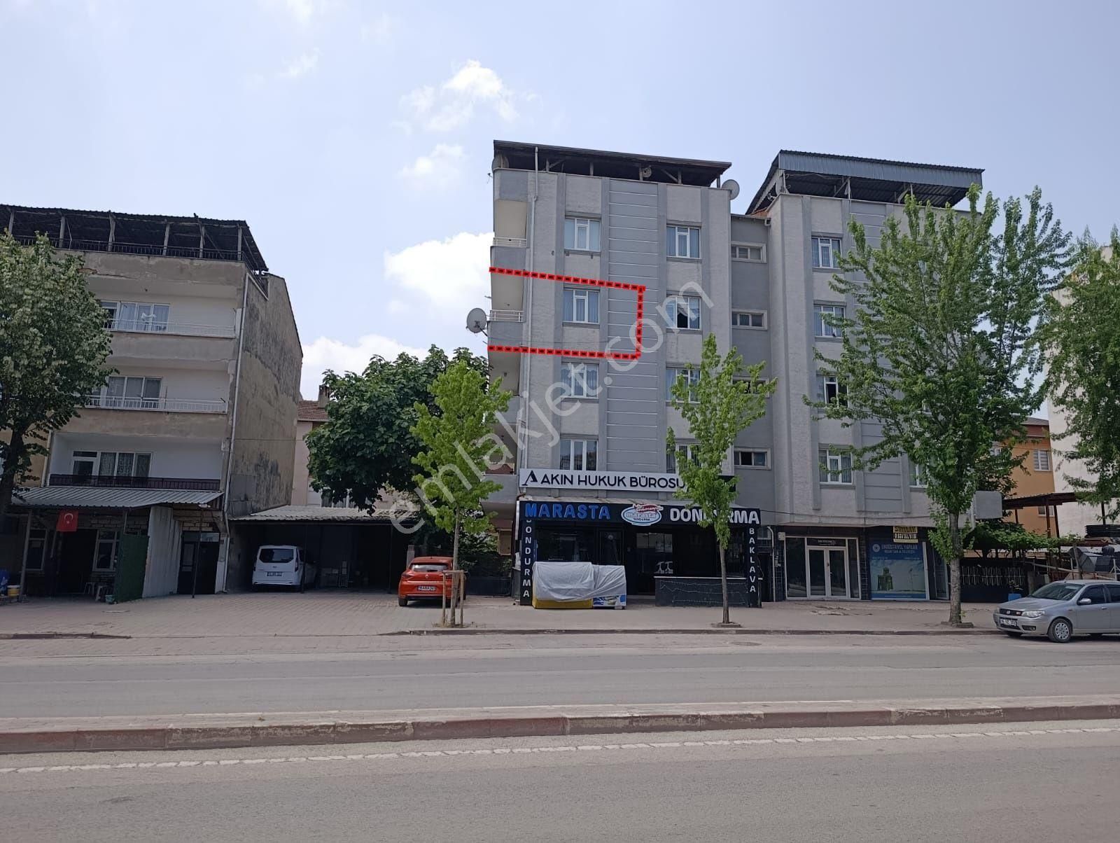 İnegöl Merkezde Satılık (3+1 135 M2) Cadde Üstü Arakat Daire