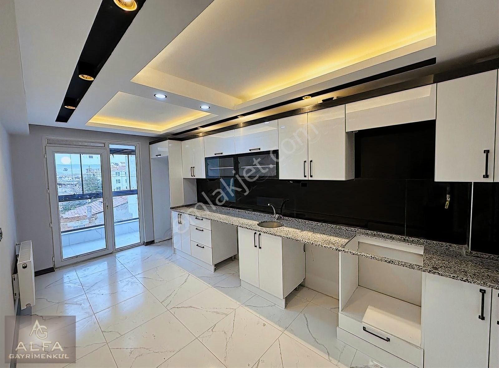 Şirintepe Mahallesinde Satılık 3+1 150 Metrekare Daire