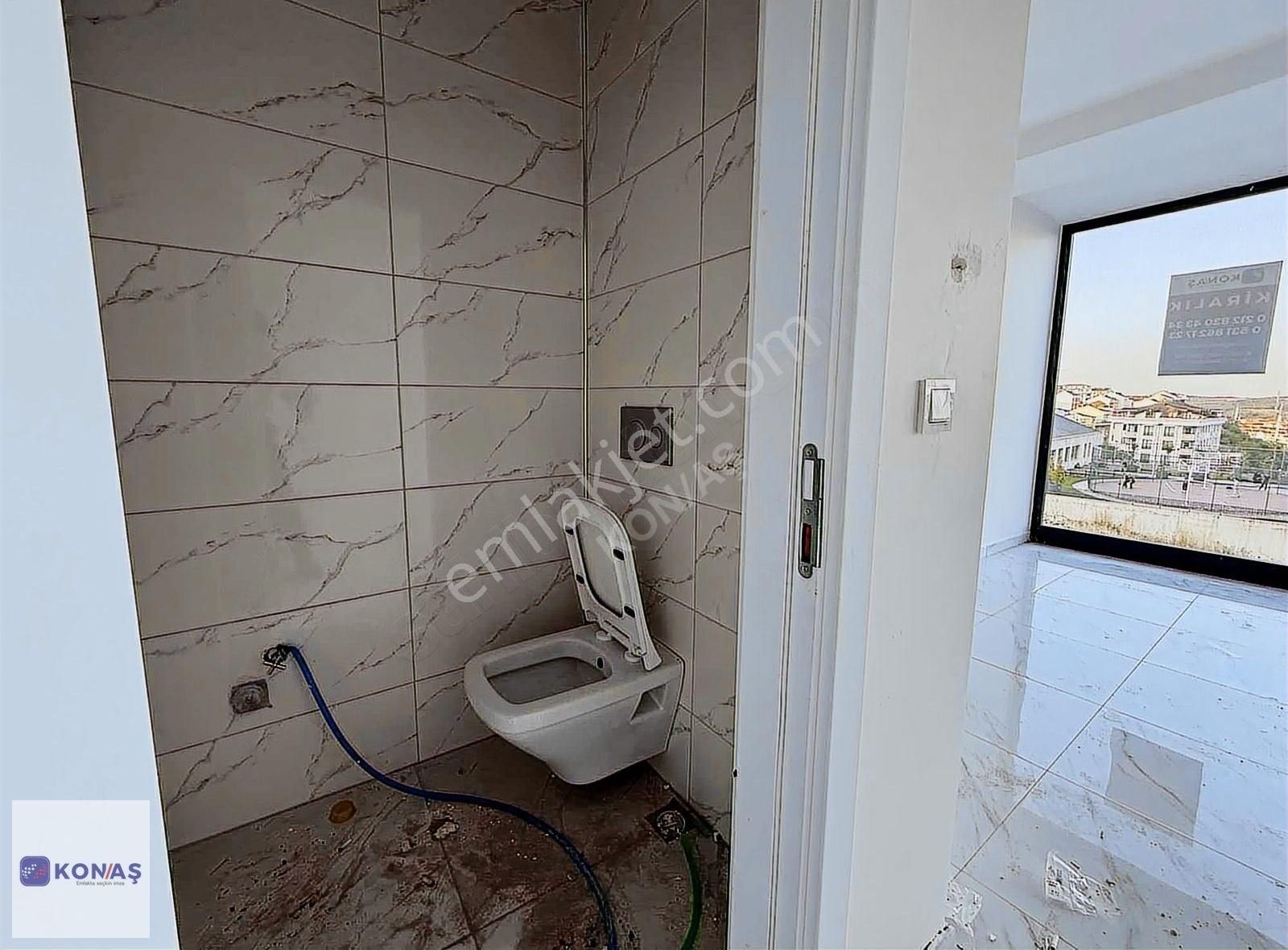 Konaştan Arnavutköy Metro Çıkışında Kiralık Dükkan