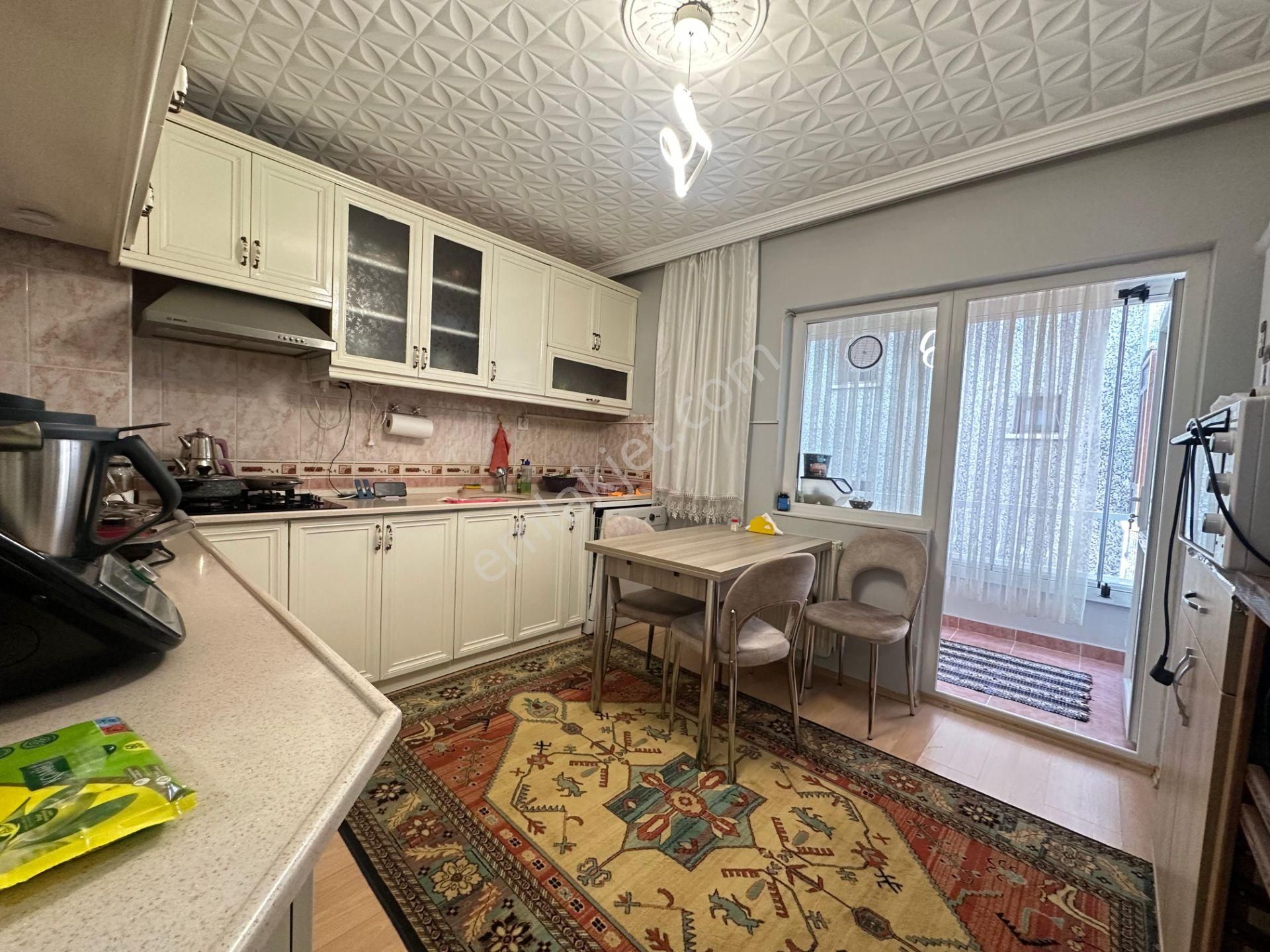 Kalecik Emlak'tan // Fatih Mah. Kilerli E.banyolu 2.kat 135 M² 3+1
