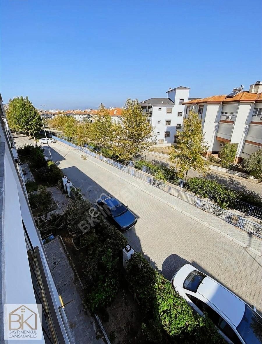 Fatma Candan Sitesi İçerisinde Satılık 3+1 Doğalgazlı Daire