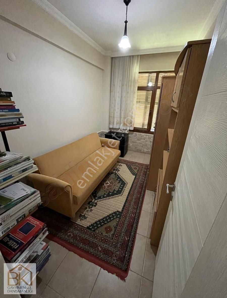 14 Mayıs Mah. Satılık 5+1 Geniş Bahçeli Tripleks Villa