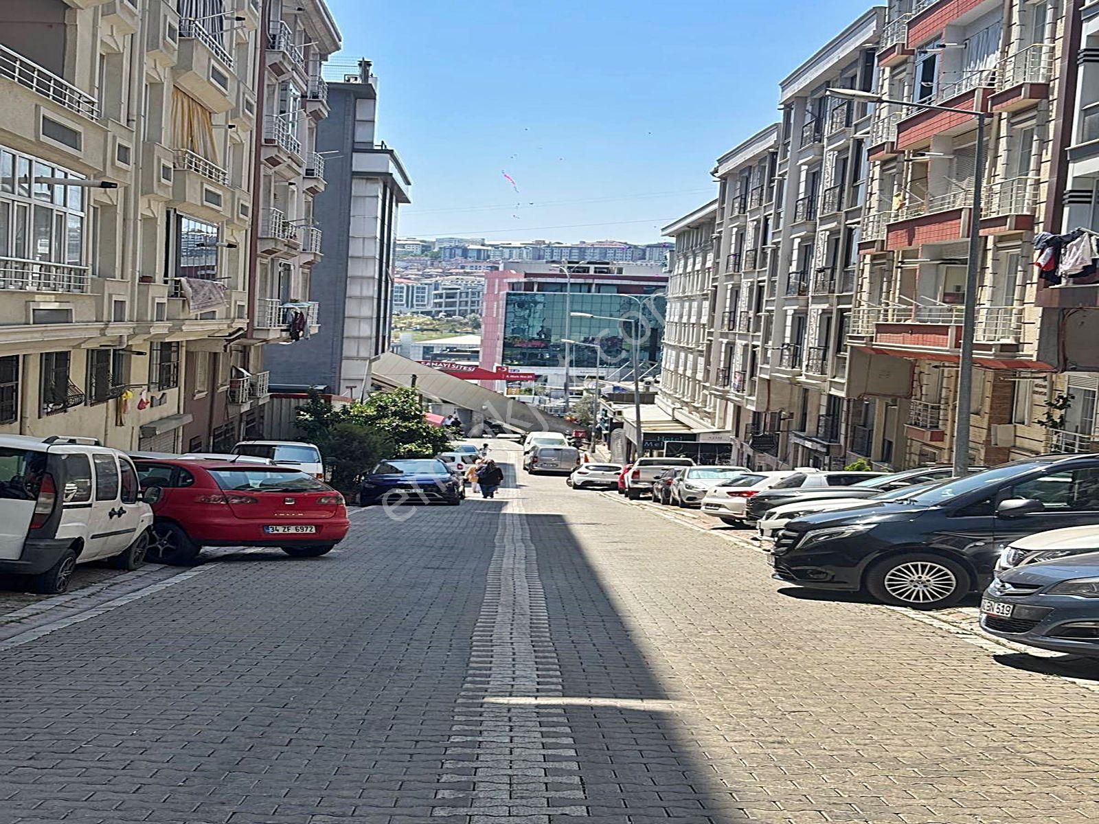 Cadde34 Yapı'dan Saadetdere Metrobüse 2 Dakika Yürüme Mesafesinde Acil Satılık Yüksek Giriş!!!!