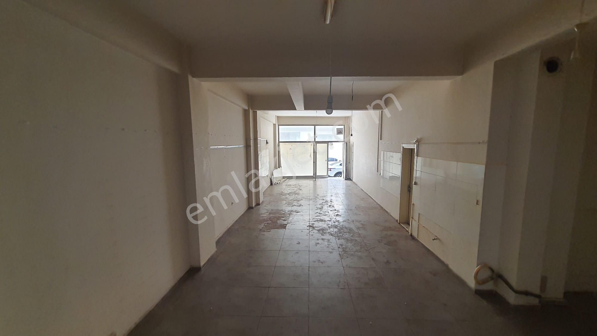 Remax Target Karşıyaka Şemiklerde 110m2 Kiralık Dükkan