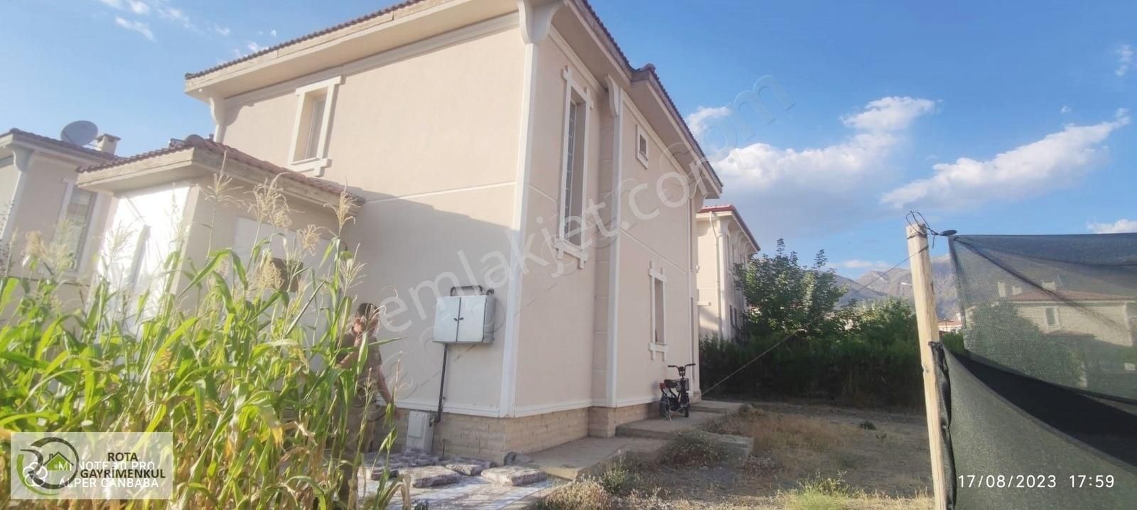 Rota Emlak'tan Üzümlü İlçesinde Satılık Villa