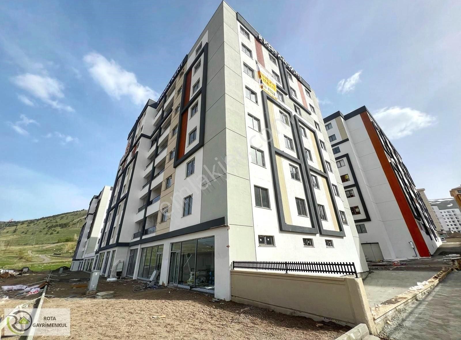 Rota Gayrimenkul'den Yıldızkent'de Kiralık 127 M² İş Yeri