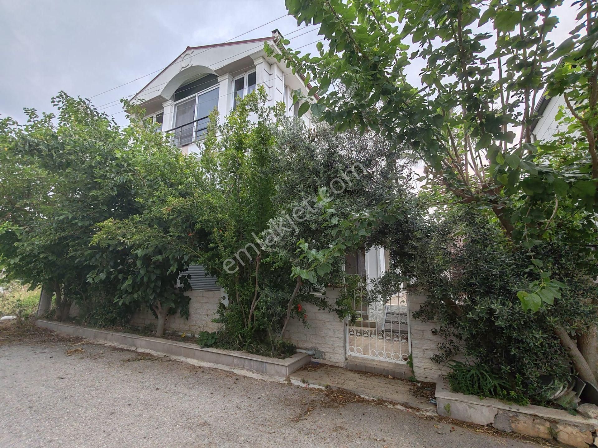 Seferihisar Atatürk Mahallesi (ömür Beldesinde) Kiralık Deniz Manzaralı Eşyalı Villa