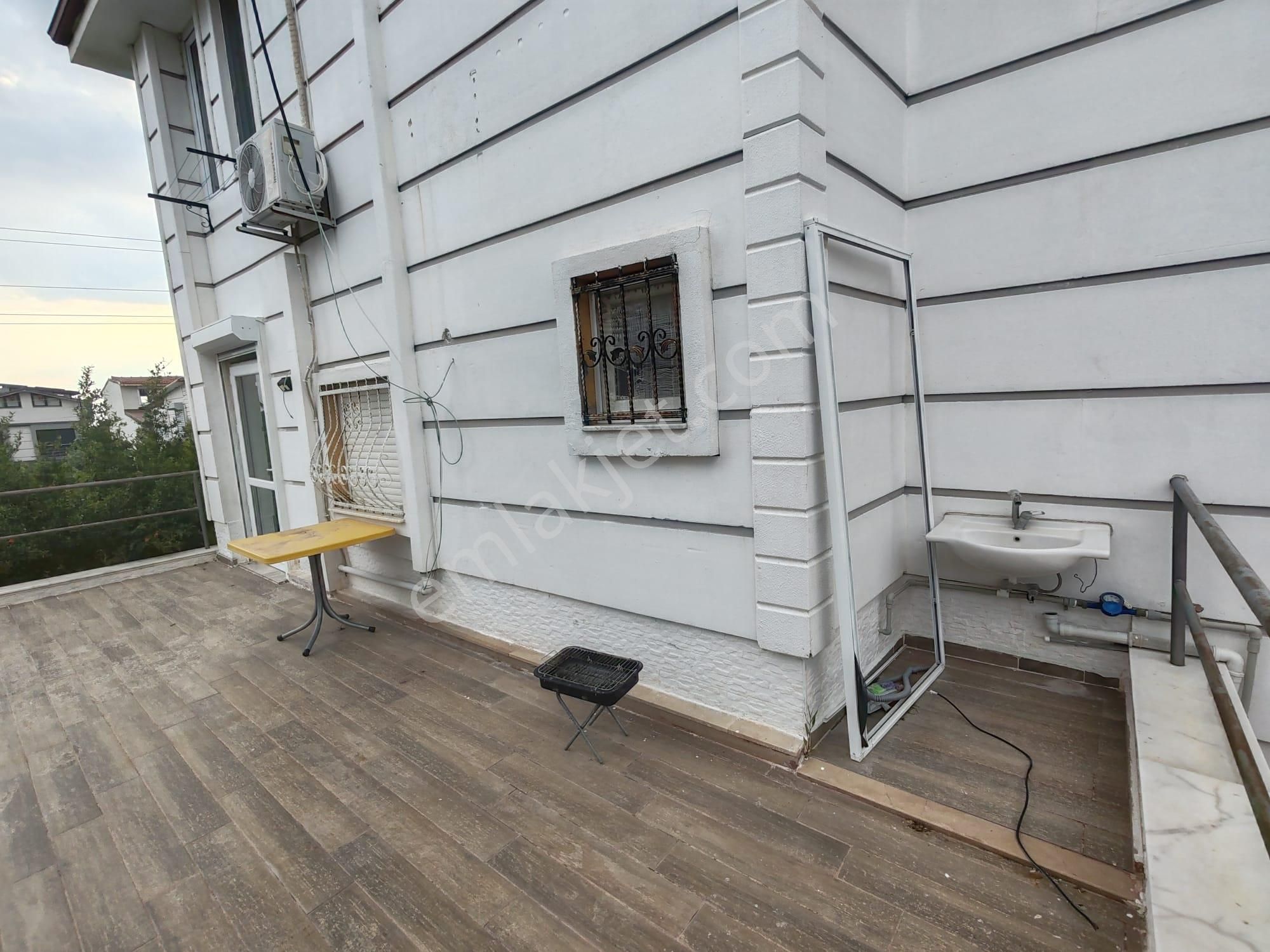 Seferihisar Atatürk Mahallesi (ömür Beldesinde) Kiralık Deniz Manzaralı Eşyalı Villa - Görsel 8