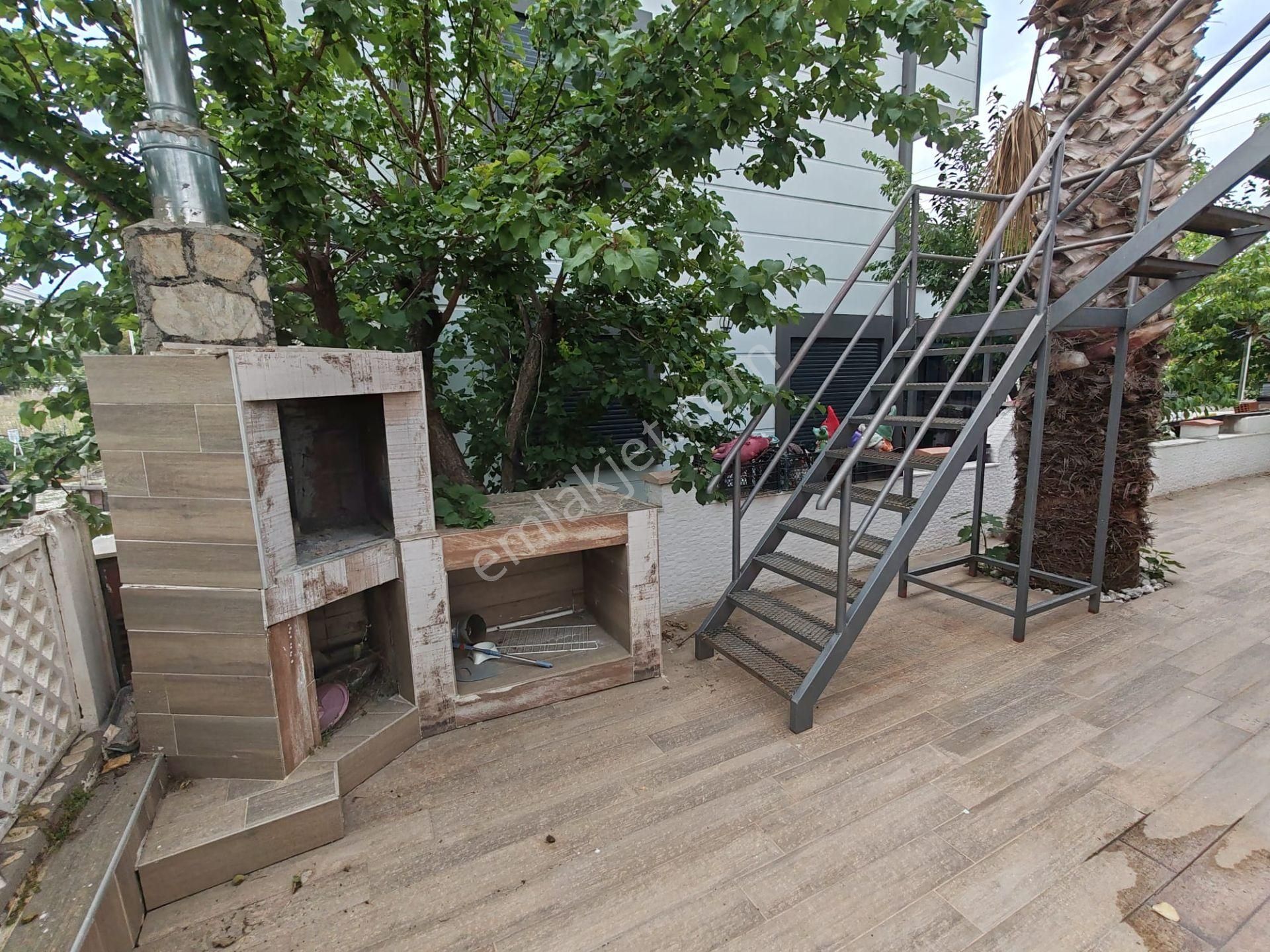 Seferihisar Atatürk Mahallesi (ömür Beldesinde) Kiralık Deniz Manzaralı Eşyalı Villa - Görsel 5