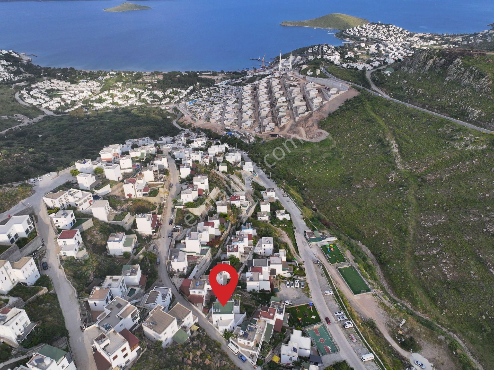 Bağla'da Satılık 3+1 Ebeveyn Banyolu Giriş Katı Daire