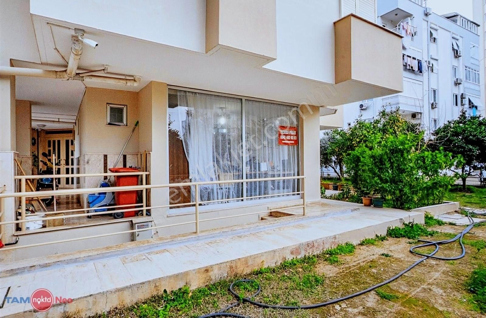 Meydankavağında ,bahçe Kullanımı Olan Dükkan.