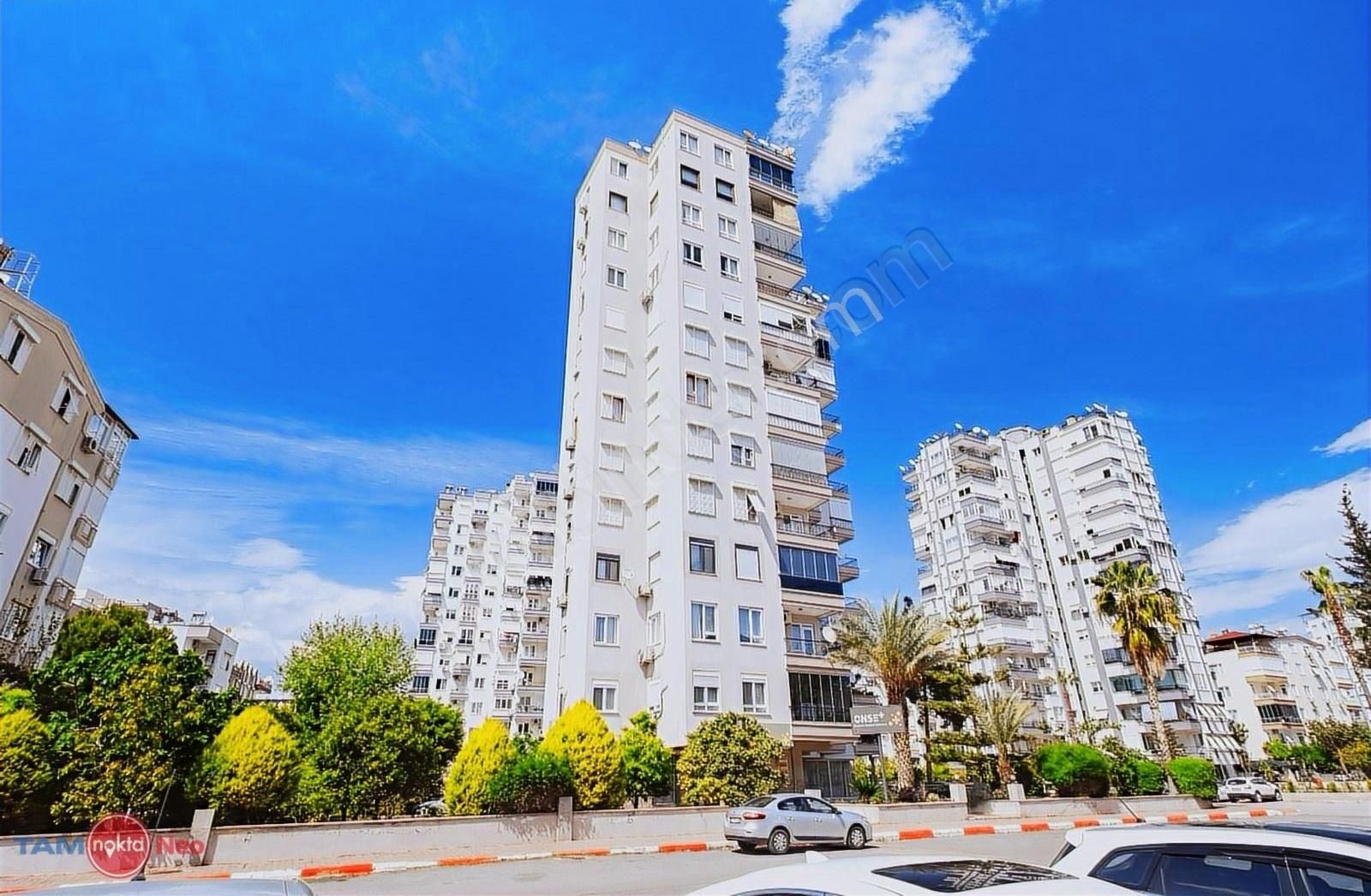 Yeşilbahçe'de Muhteşem Konumda 3+1 Satılık Daire