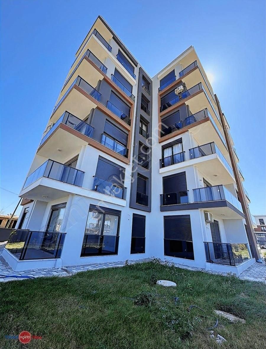 Altıntaş'ta Ana Yola Yakın Havuzlu Sitede Satılık Daire.