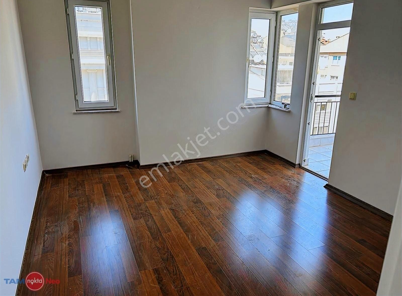 Meydankavağı 12.cadde Yakını Site İçinde Geniş Önü Açık Daire