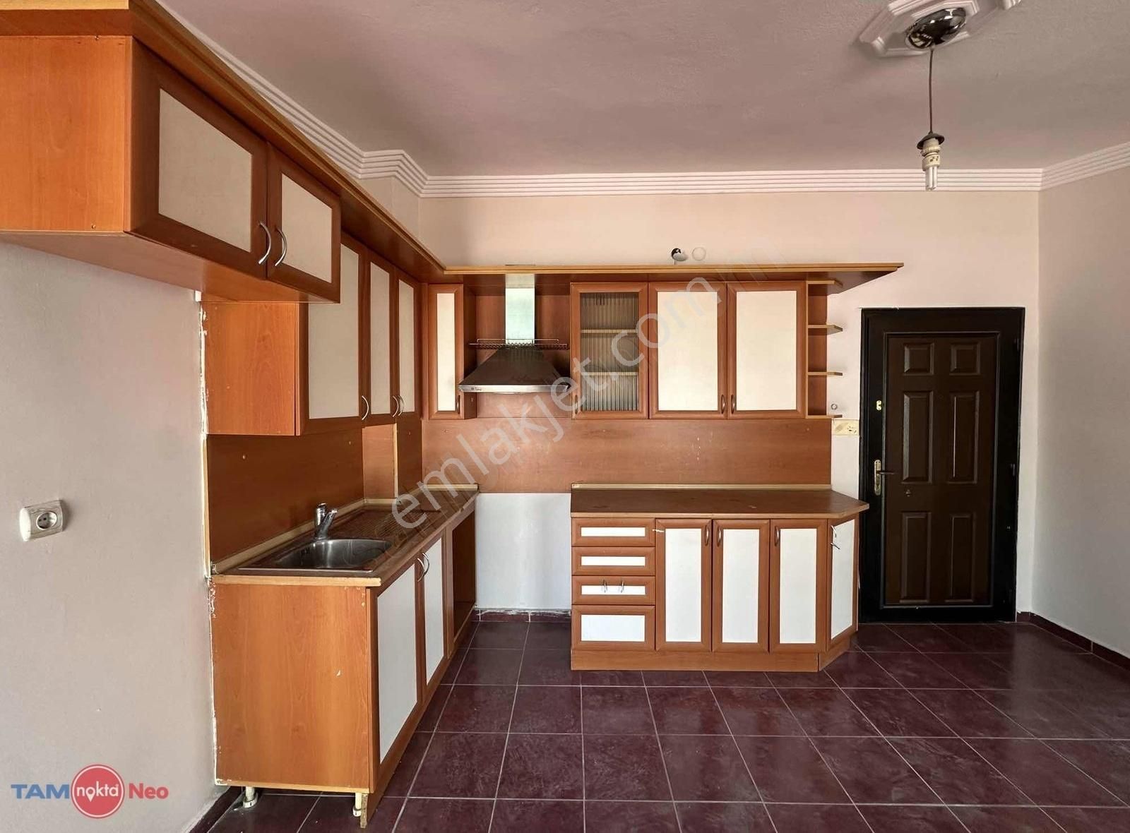 Fener'de Geniş Teraslı 4+1 Kiralık Daire