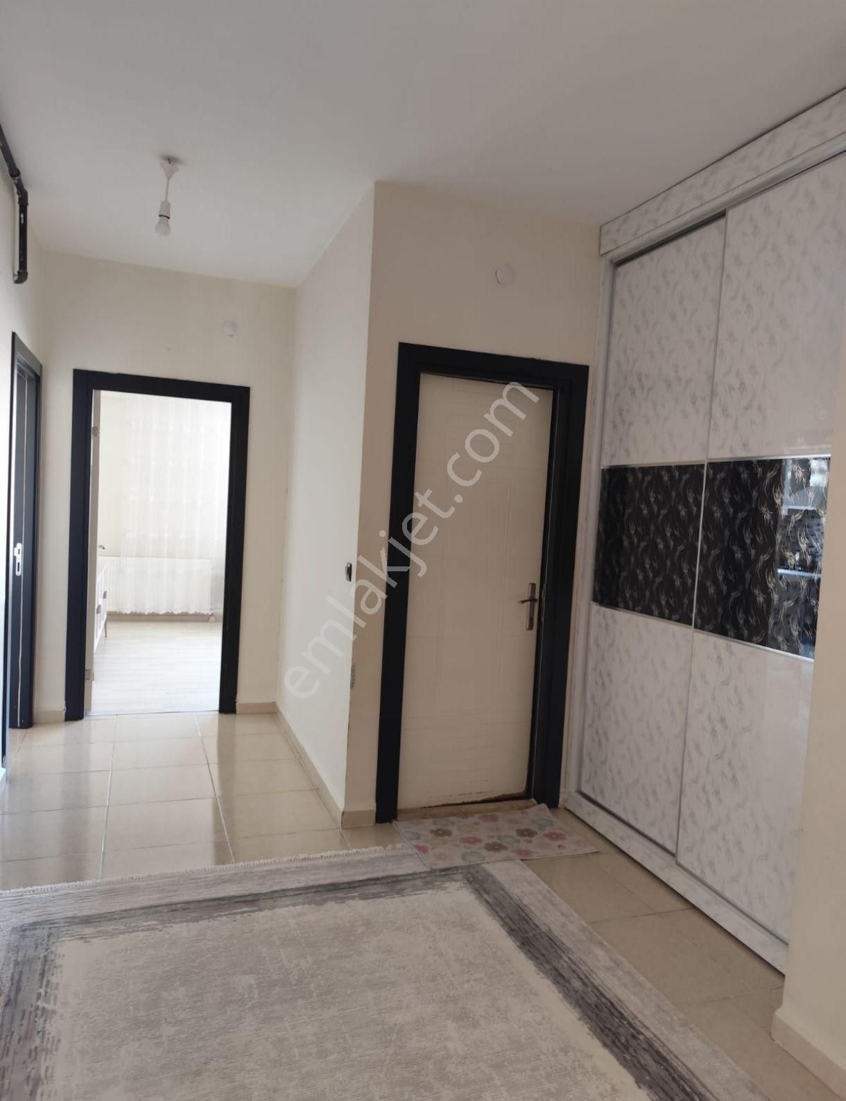 Bağcılar Hava Alanı Kavşağı Protokol Yolu Üzeri 3+1 Satılık Daire
