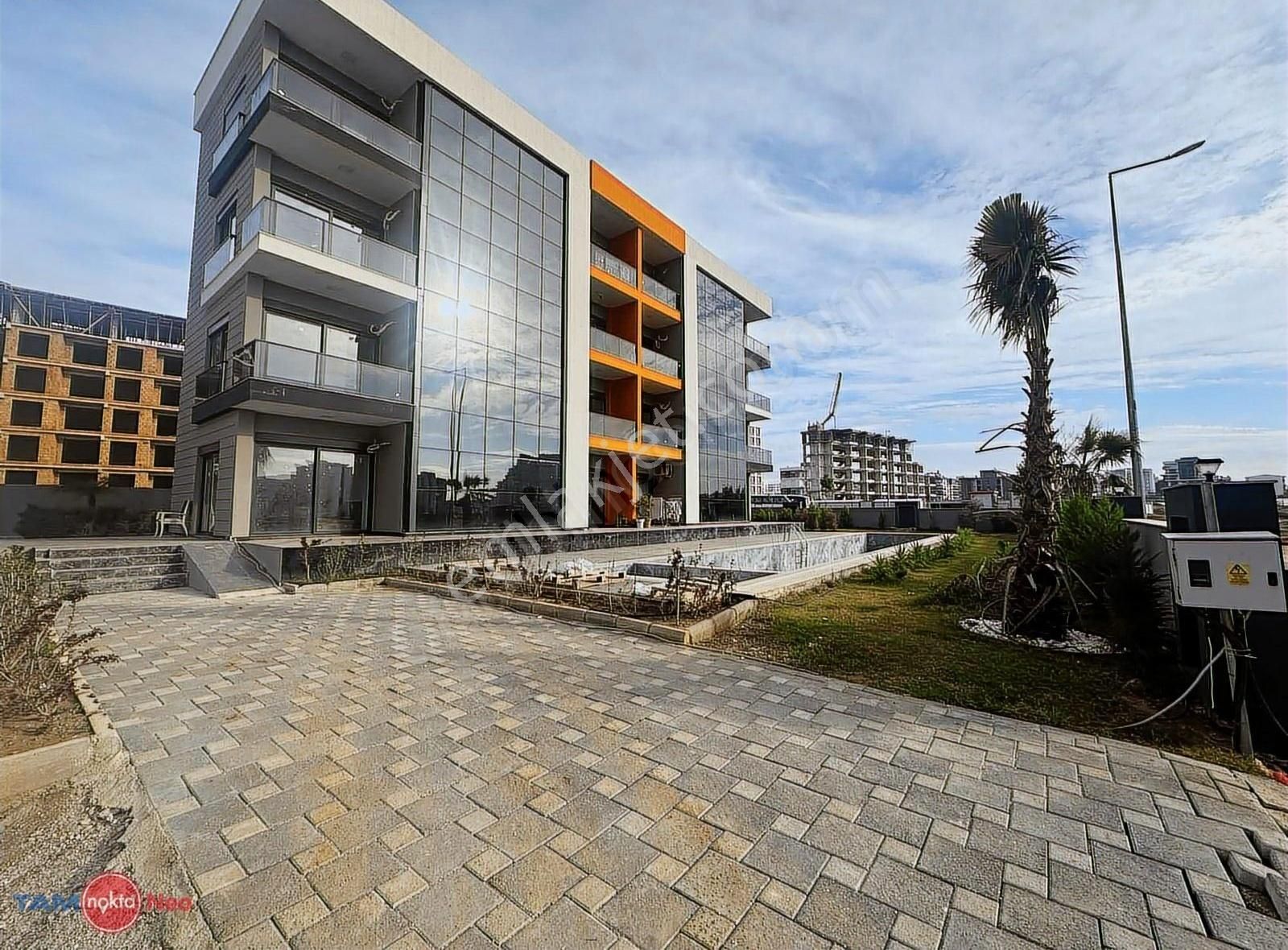 Kapalı Otoparklı Katta Satılık 1+1 Daire