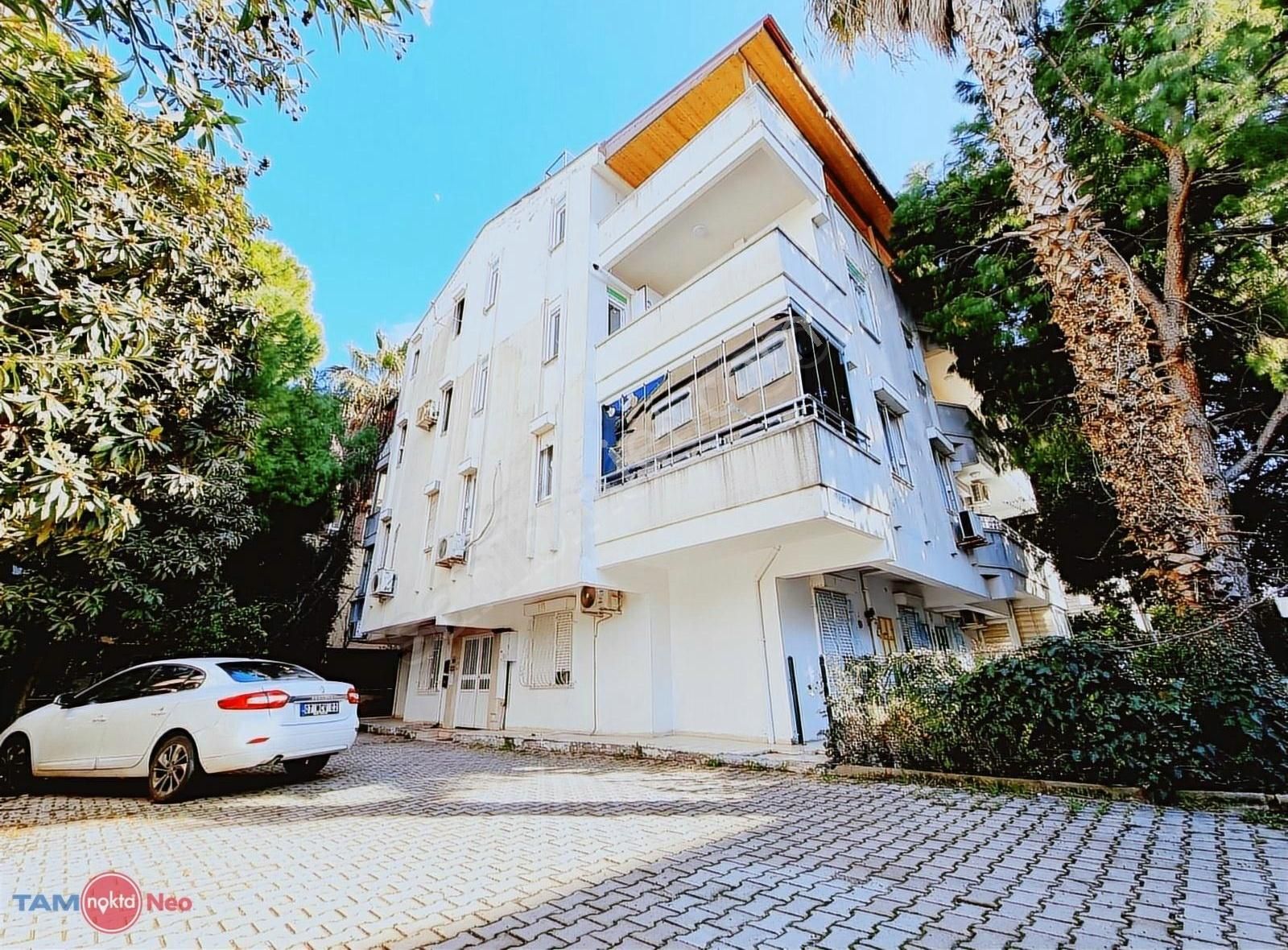 Güzeloba Merkez'de Bahçe Kullanımlı, Doğalgazlı, Geniş 2+1