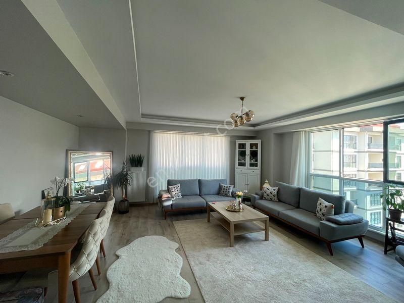 Royal Garden'de Ebeveyn Banyolu 3+1 Deniz Manzaralı - İskanlı
