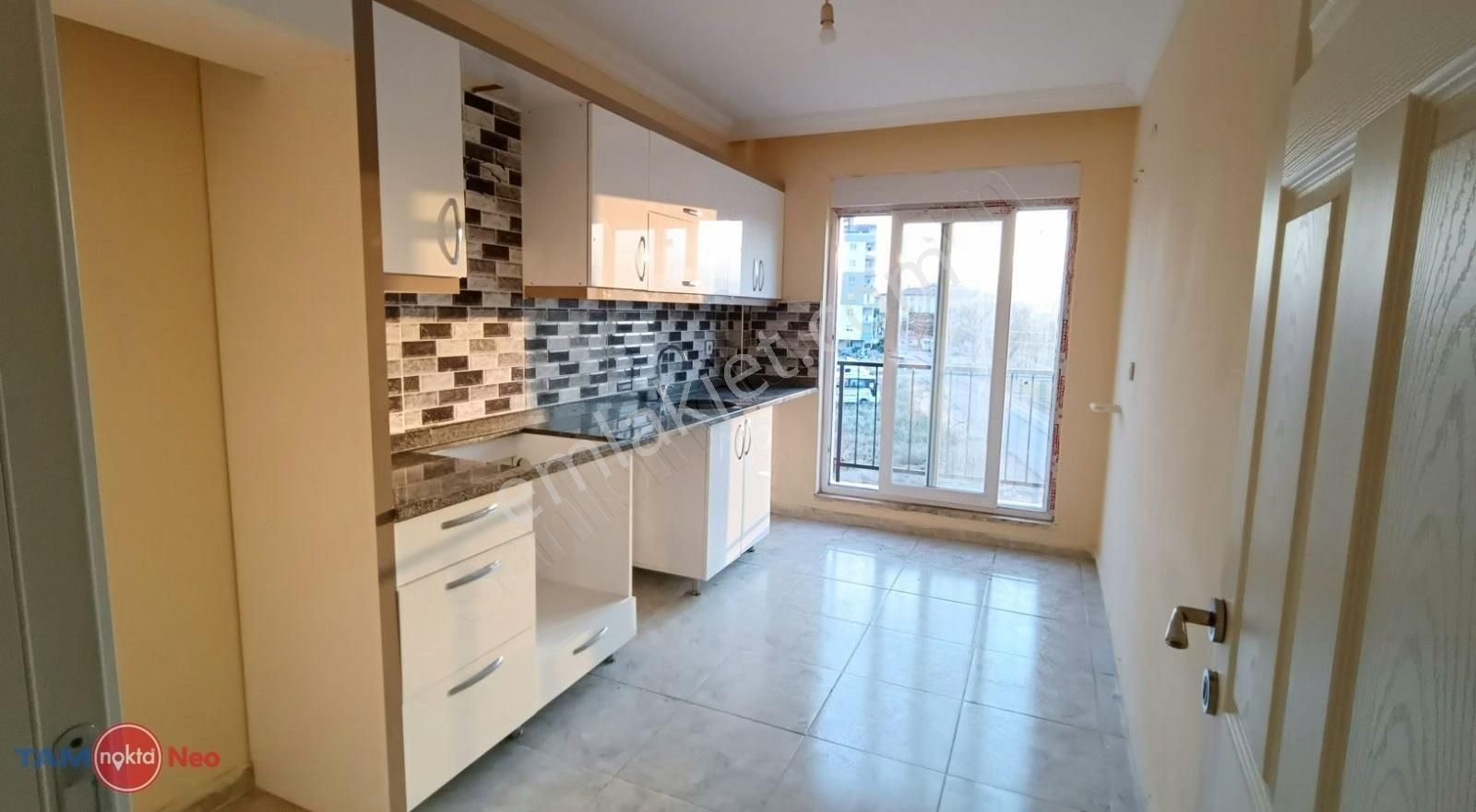 Kepez/ Hüsnü Karakaş Mh Meslek Lise Karşısında Boş Kiralık Daire