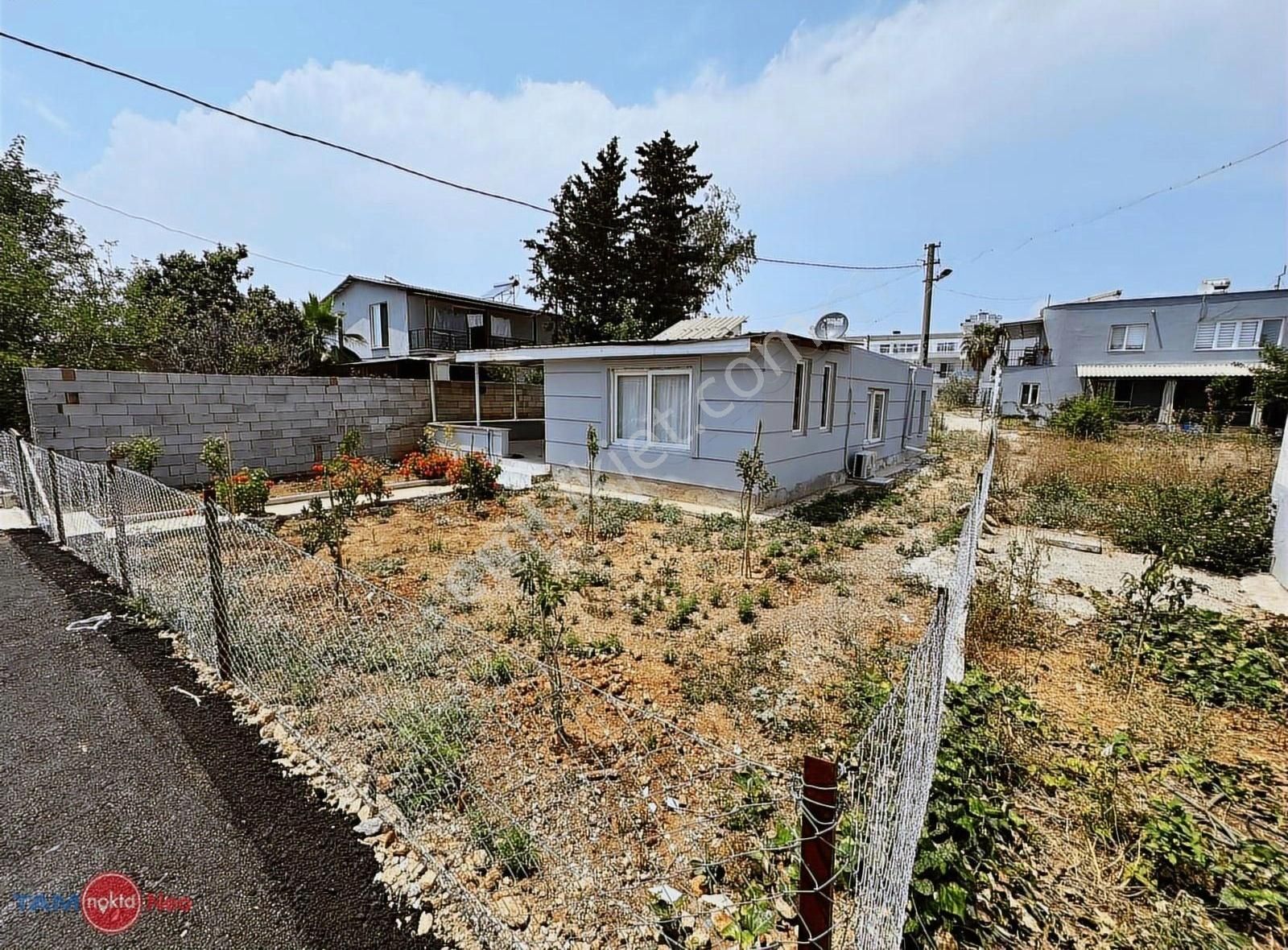 Ermenek Merkezde, 398 M² Villa Arsası Yola Cephe İçinde Evli