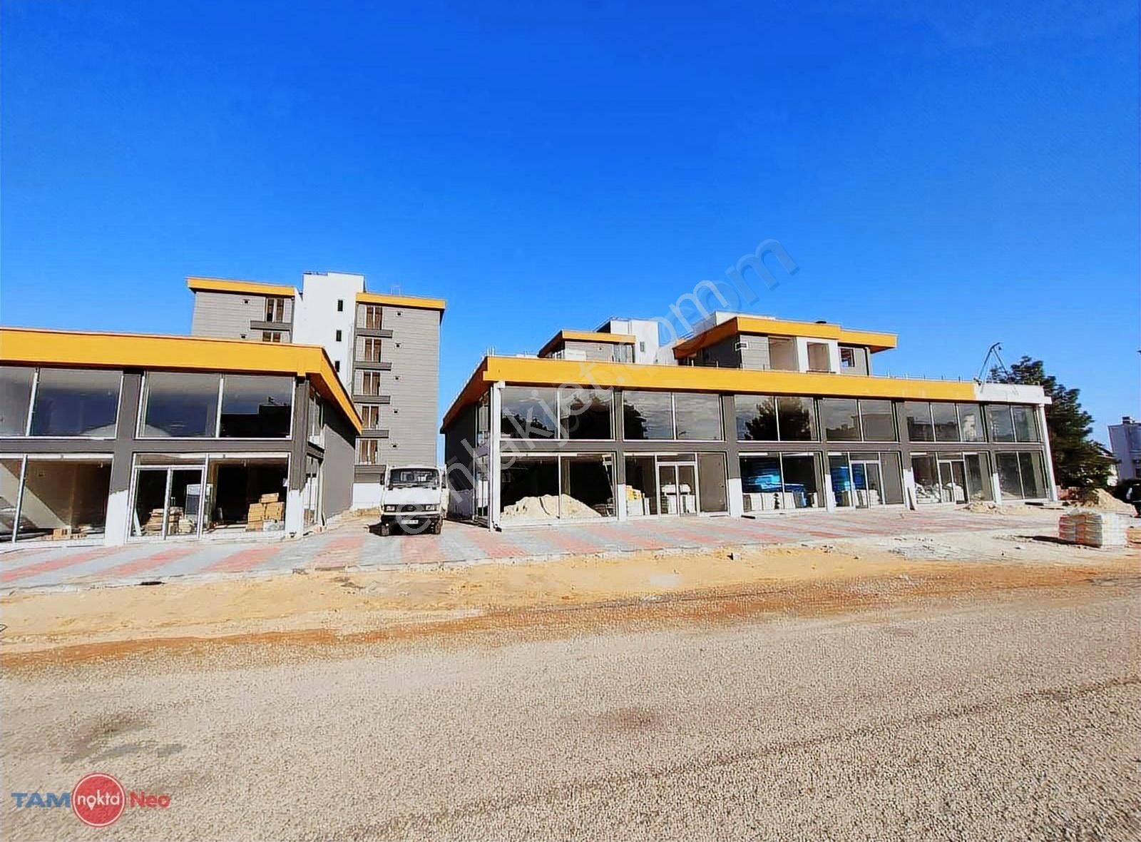 Aydoğmuş Mh. 600m2 Satılık Köşe Dükkan
