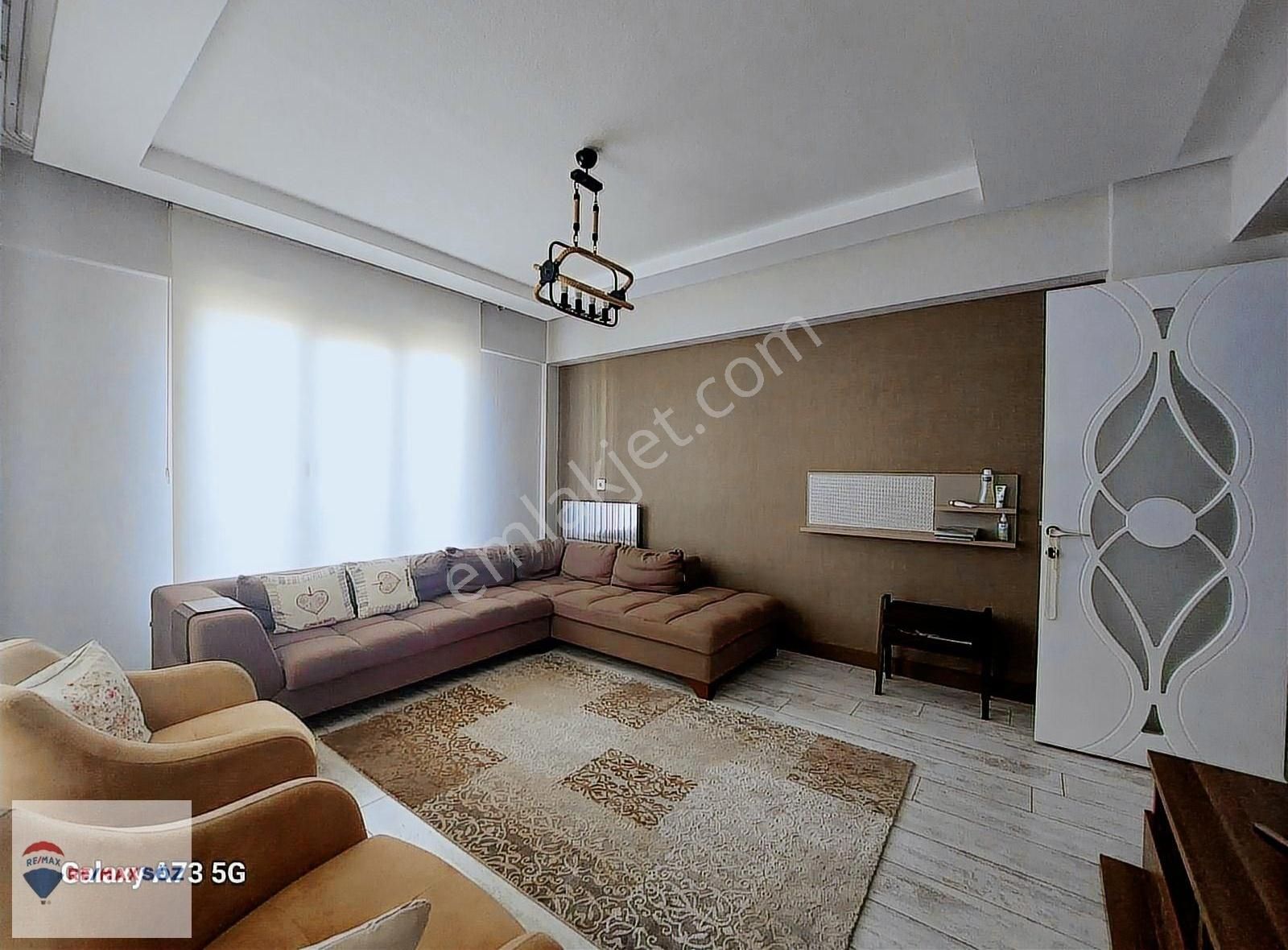 5 Odalı,giyinme Ve Çamaşır Odalı ,kapalı Garajlı Lüks Daire