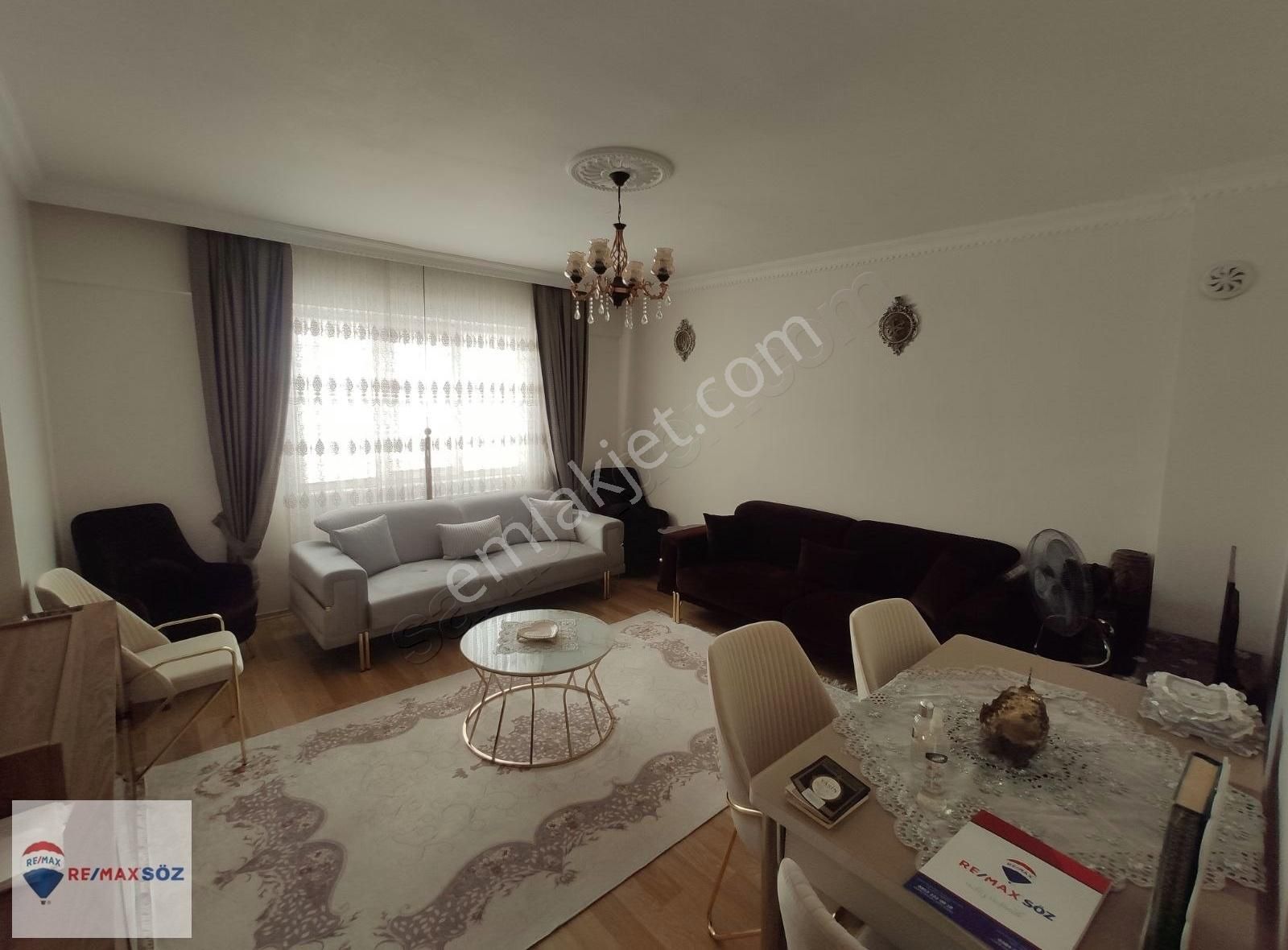 Hürriyet'te Şehir Manzaralı 3 Cepheli Daire