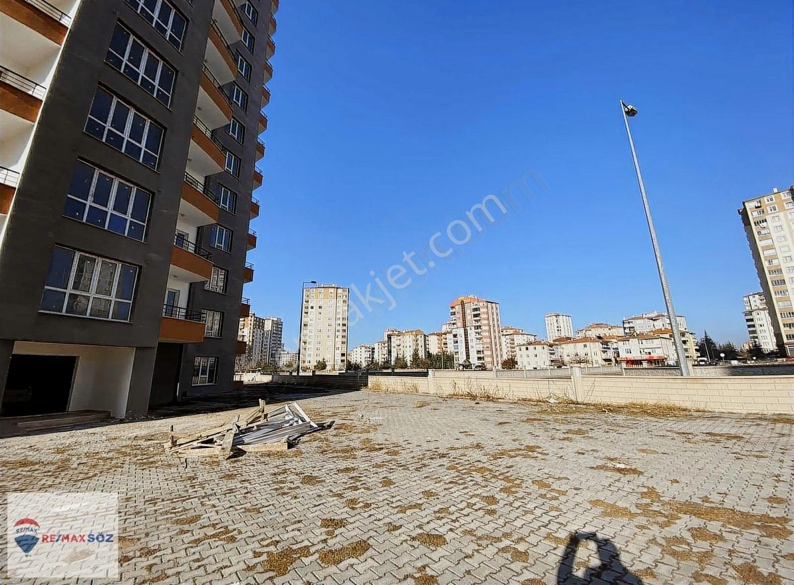 Esenyurt Mahallesinde 3+1 Lüks Geniş 1 Aydan Teslim Daire