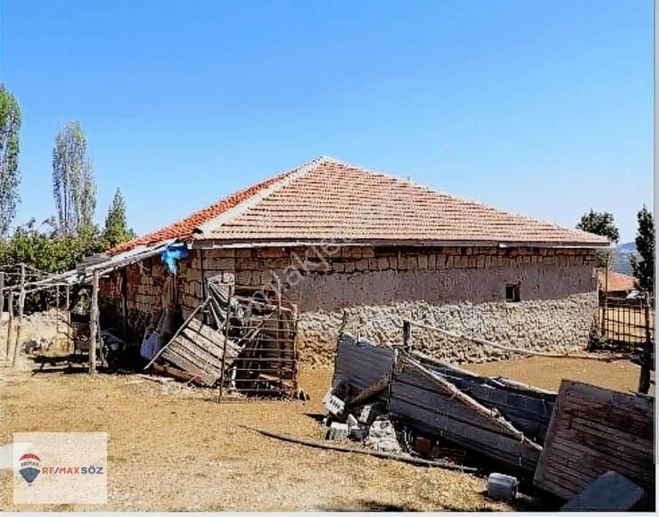 Yozgat Faraşlı' Da Yapılaşma Yanı Köyiçinde Satılık Ev Ve Arsası