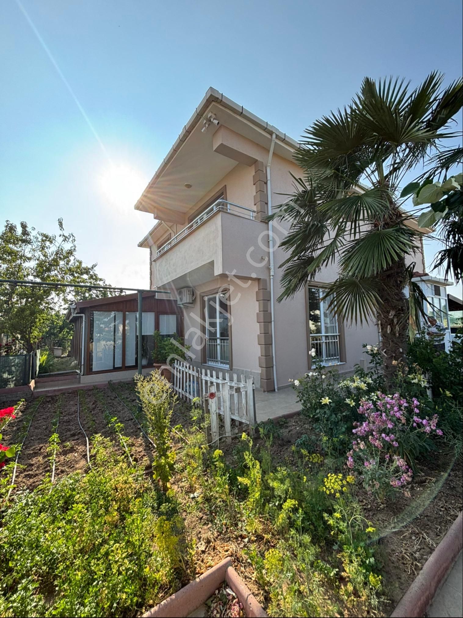 Şahpaz - Yakuplu'da Yol Üzeri Satılık Villa Ve Arsası ** 5+1