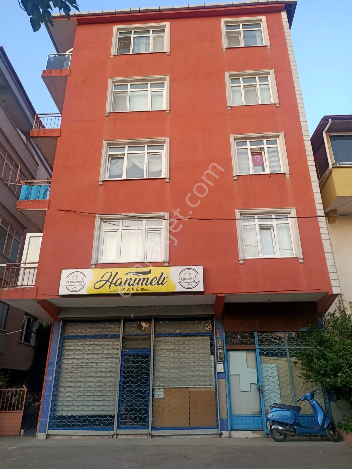 Gölcük Kavaklı Mahallesi'nde Merkezi Konumda Satılık 3+1 Daire