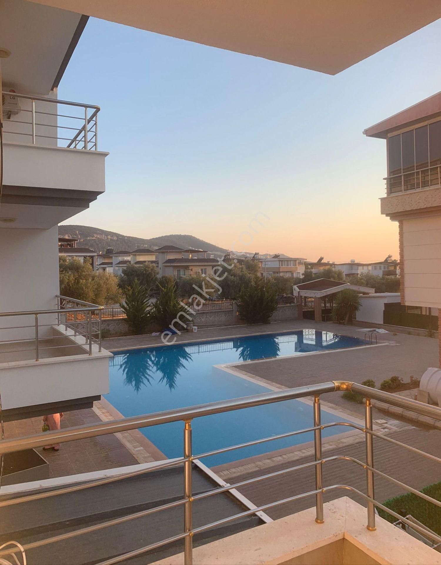 Zeli Emlak'tan Didim Akbük Havuzlu Sitede Satılık 2+1 Daire