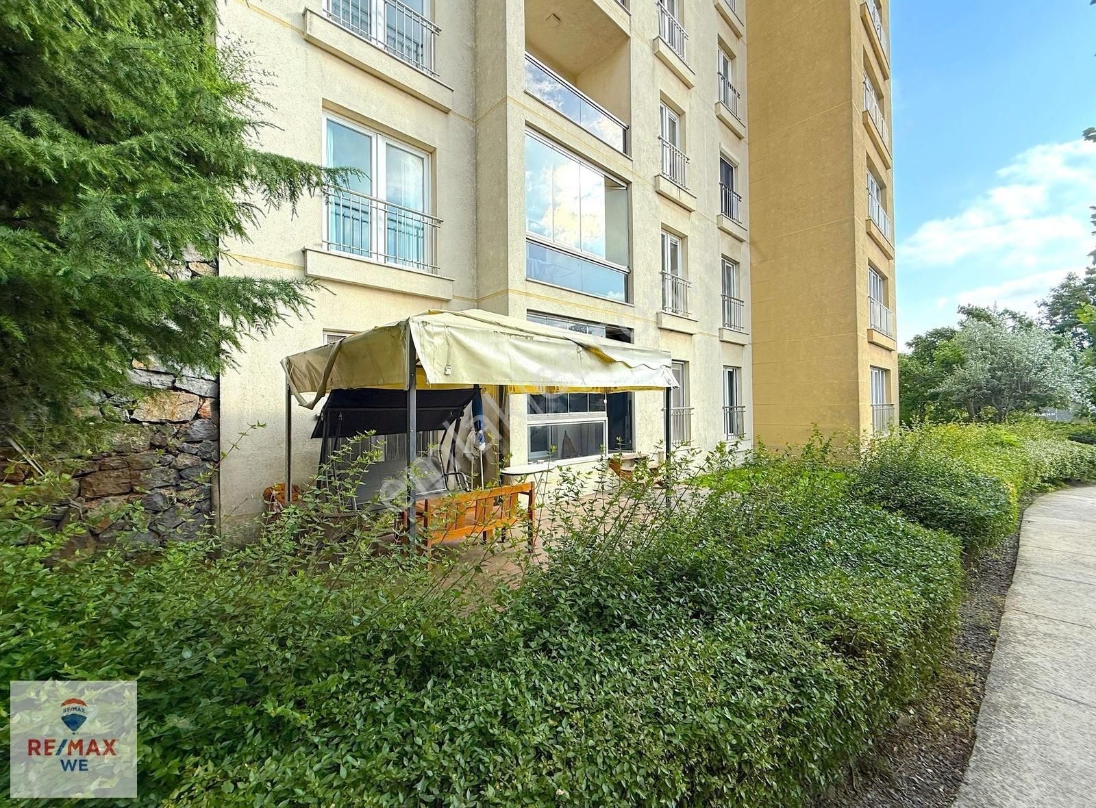 Remax We' Den Nish Adalarda Satılık 1+1 Bahçe Katı Daire 13.blok