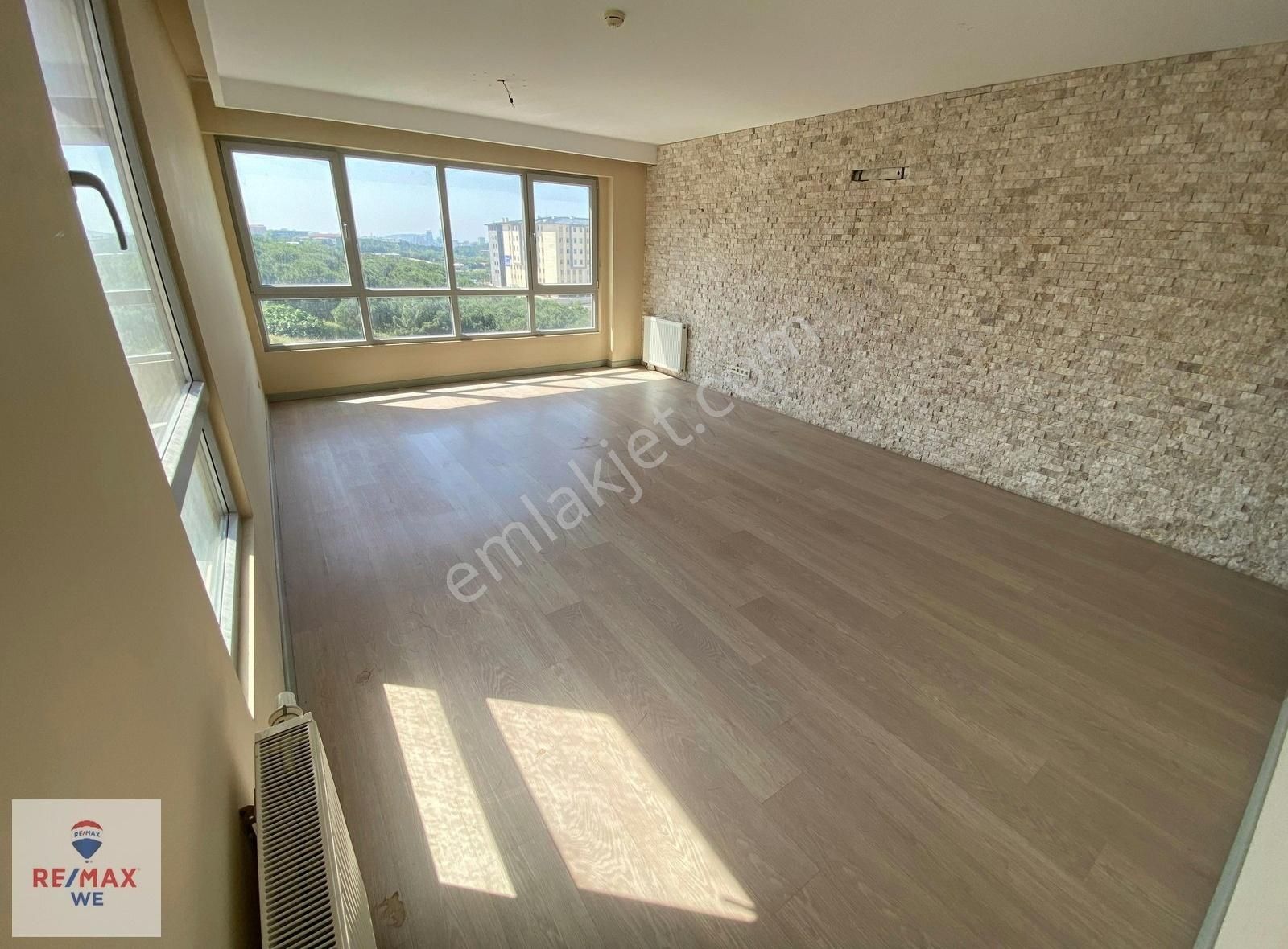 Re/max We'den Kentplus Centrıum'da Taşınmaya Hazır 3+1