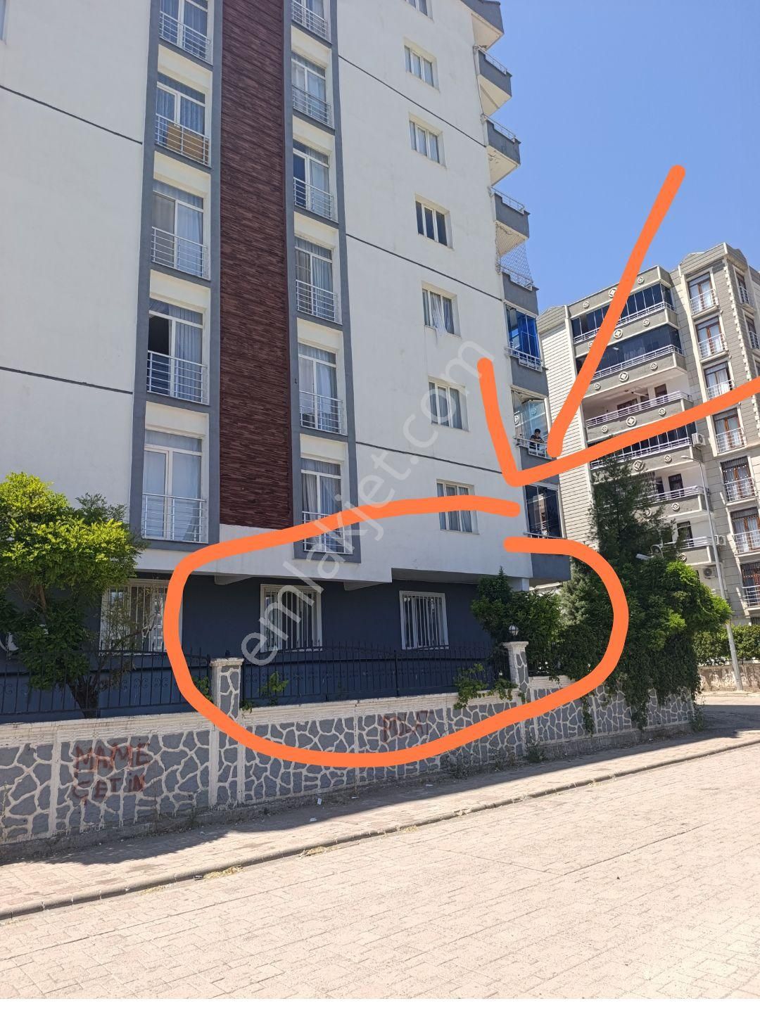 Bağcılar'da Yüksek Giriş 3x1daire