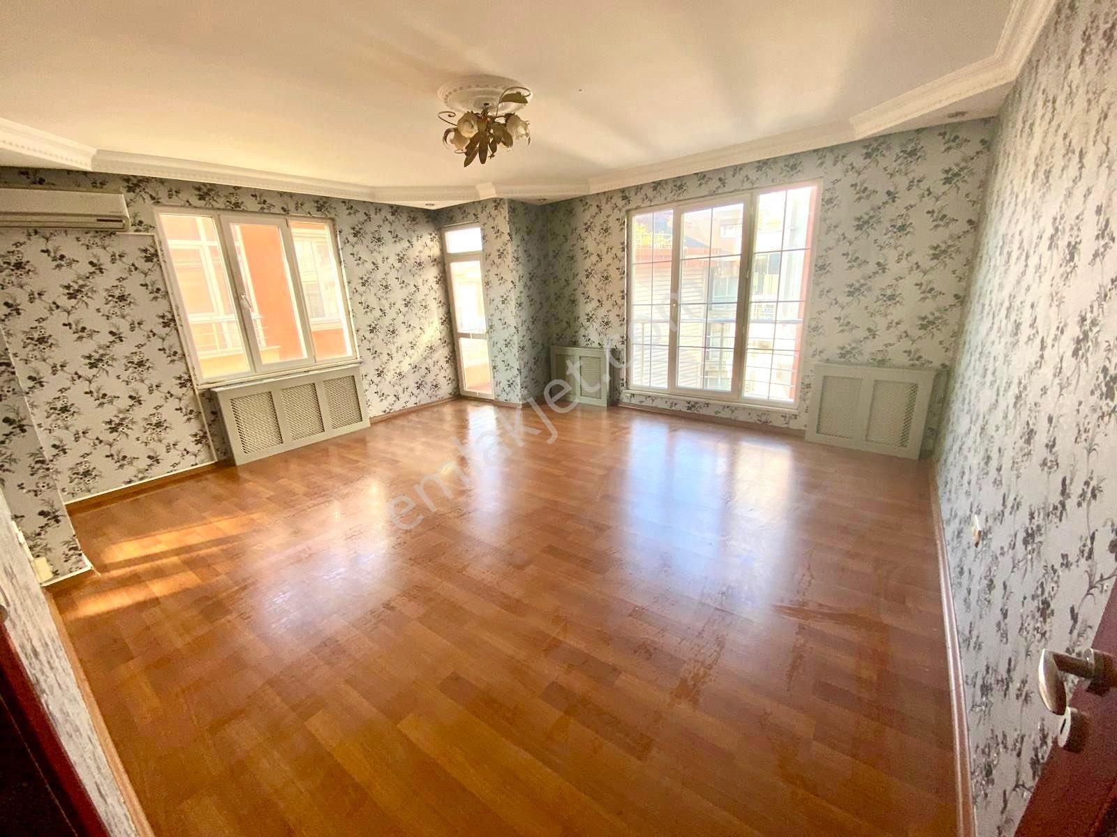 Cumhuriyet Caddesinde 3+1 Yeni Binada 140m2 Kiralık Ara Kat Daire