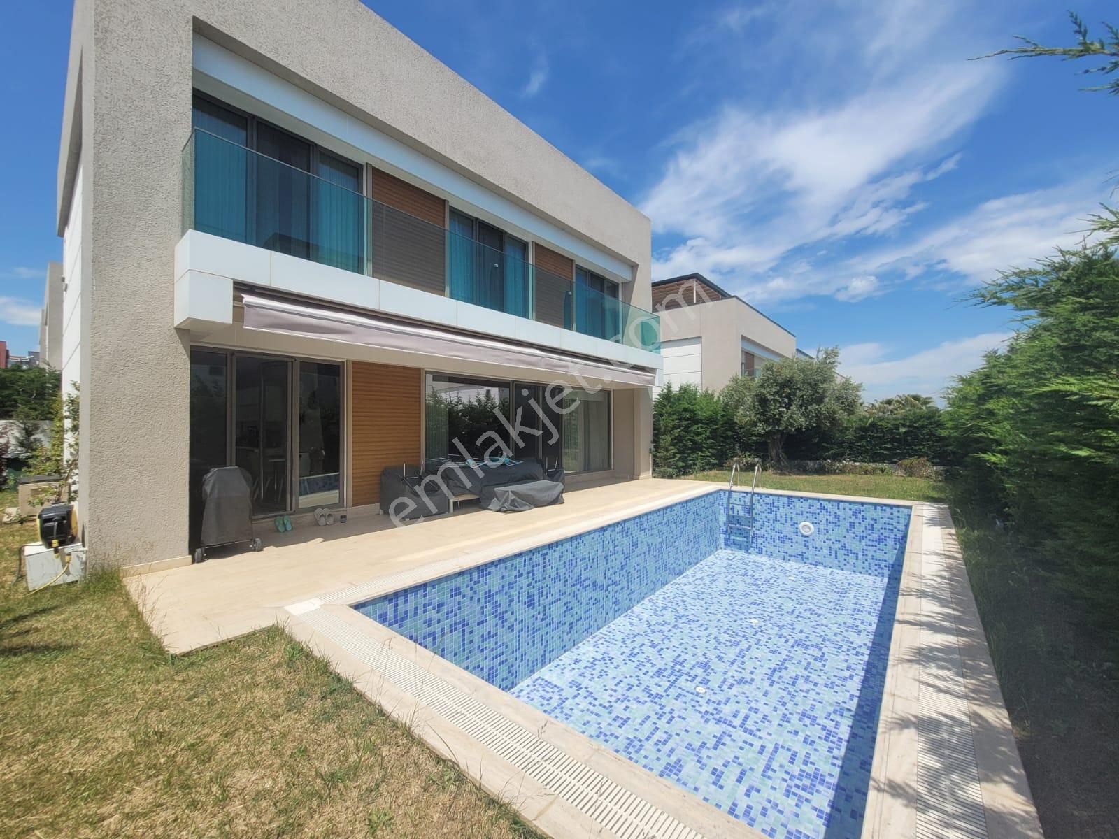 Delux'den Bahçelievlerde Ultra Lux Müstakil Havuzlu 3+2 Villa